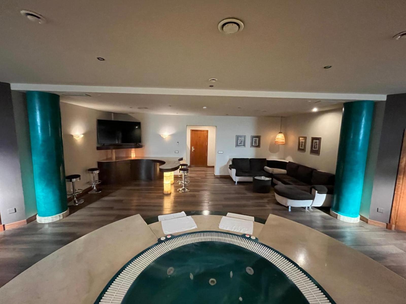 Hotel Alkalat Алькала-де-Гвадаира Экстерьер фото